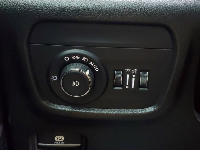 Certified 2025 Jeep Grand Cherokee Limited w/ Luxury Tech Group II RWD image 38