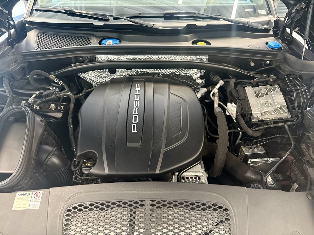 Certified 2020 Porsche Macan AWD/4WD image 31