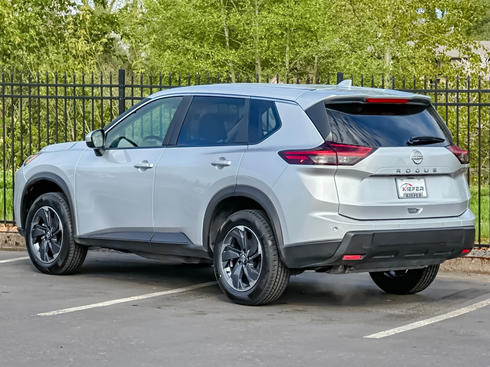 Used 2025 Nissan Rogue SV image 5