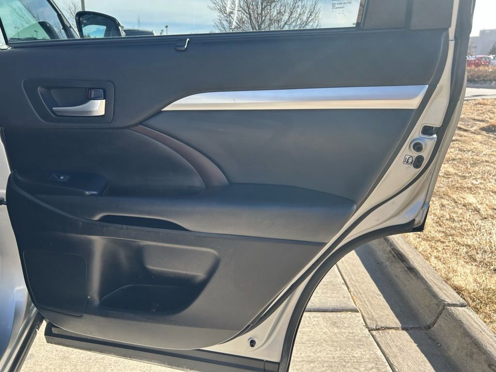 Used 2019 Toyota Highlander XLE image 30