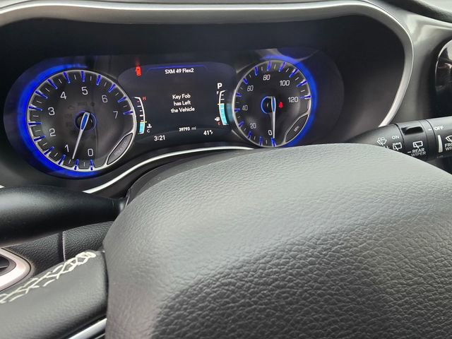 Used 2024 Chrysler Pacifica Touring-L image 30