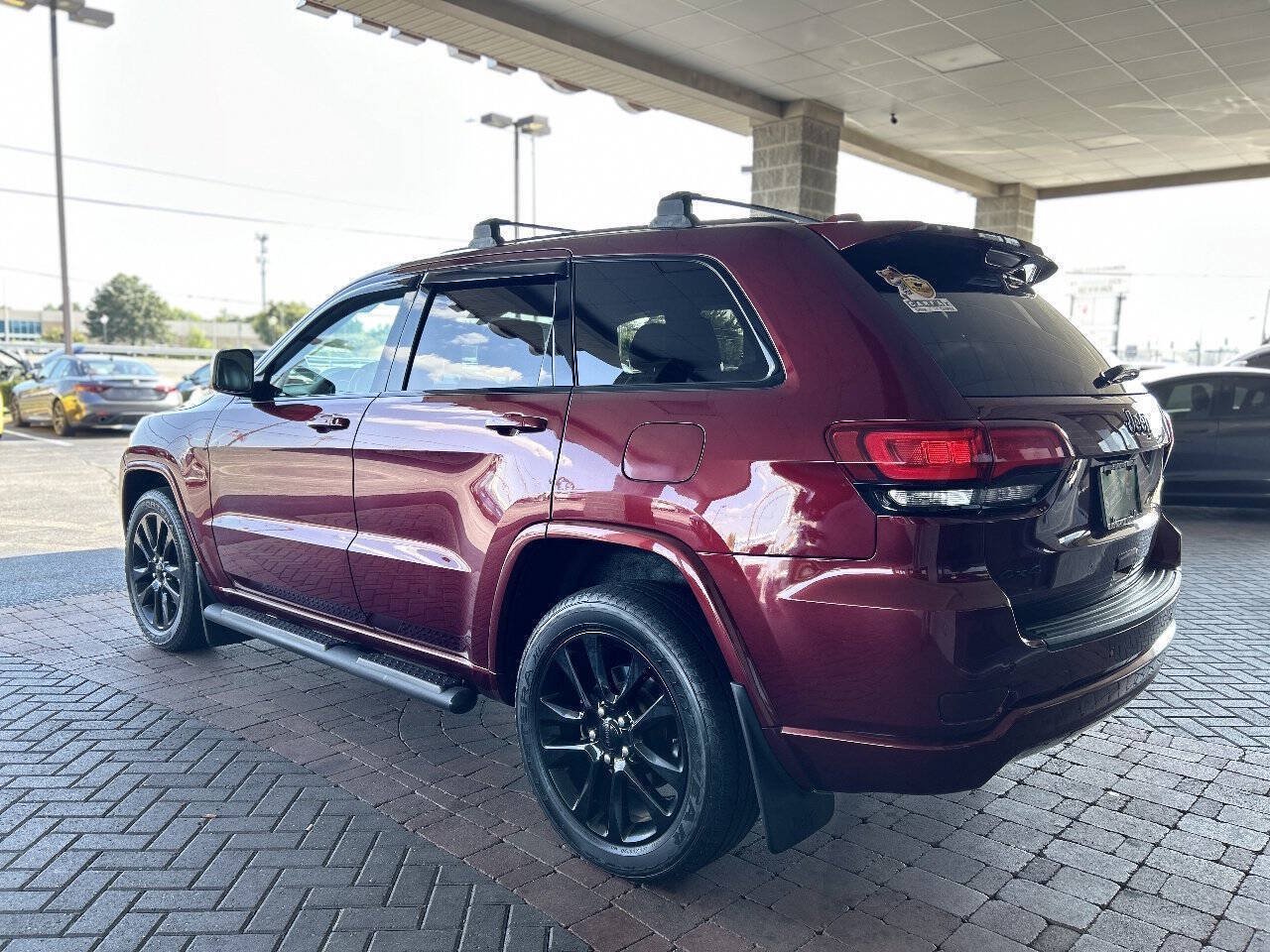 Used 2019 Jeep Grand Cherokee Altitude AWD/4WD image 9
