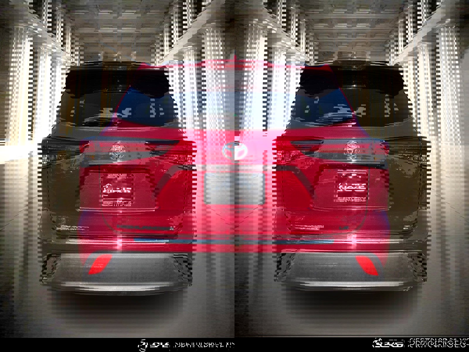 Used 2021 Toyota Highlander LE image 5