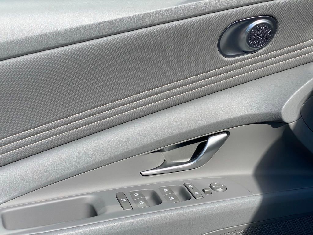 New 2025 Hyundai Elantra SEL FWD image 21