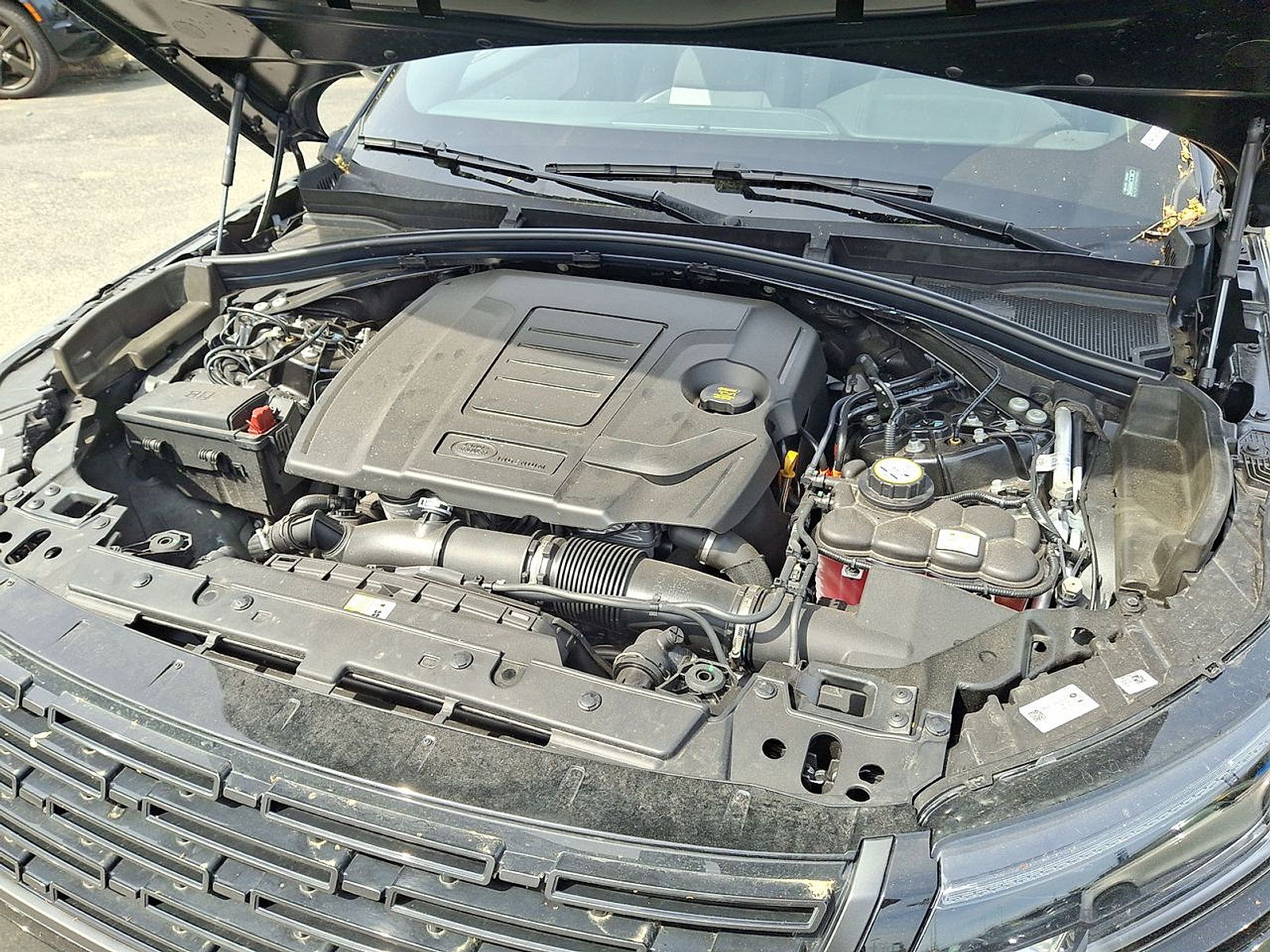 Certified 2026 Land Rover Range Rover Velar Dynamic SE AWD/4WD image 30