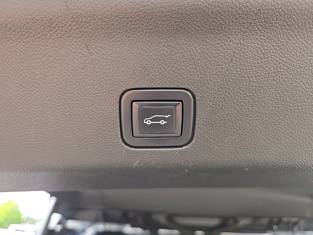 Used 2022 Chevrolet Tahoe Z71 w/ Z71 Off-Road Package AWD/4WD image 15