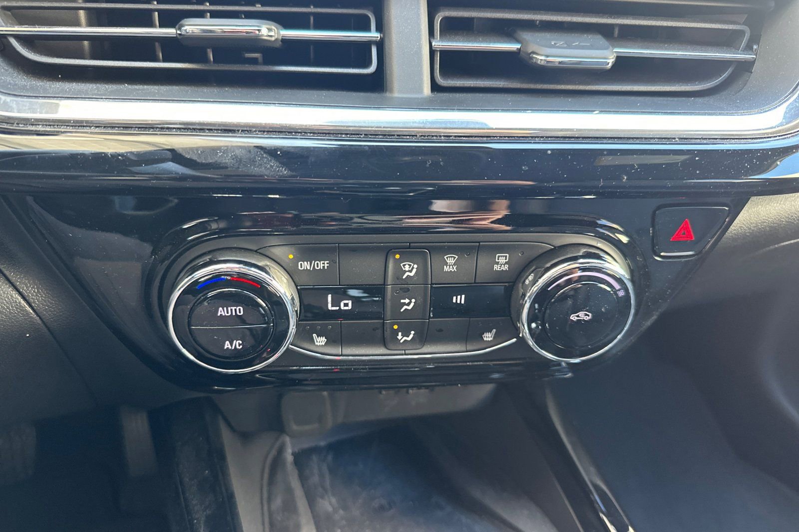 Used 2025 Chevrolet Trax RS w/ Sunroof Package image 27