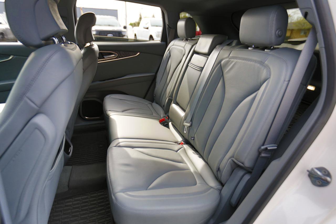 Used 2019 Lincoln Nautilus Reserve image 12