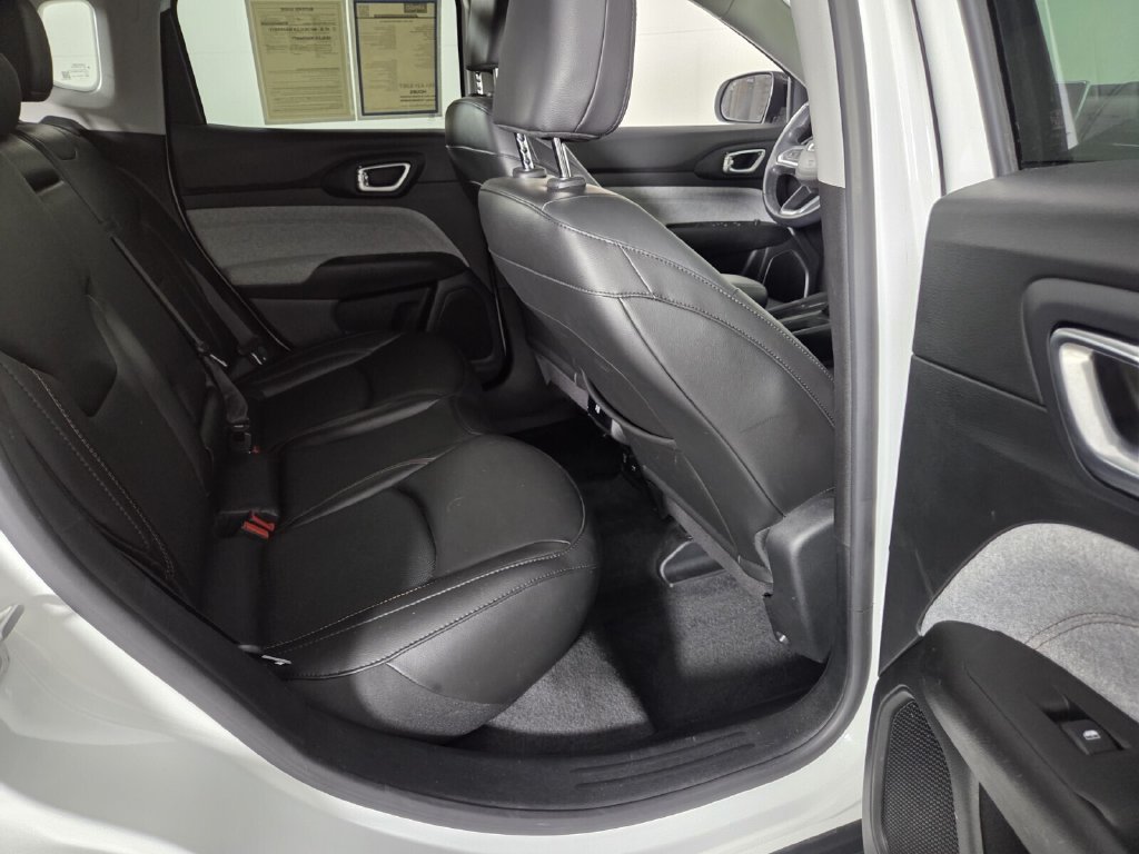 Used 2022 Jeep Compass Latitude AWD/4WD image 31