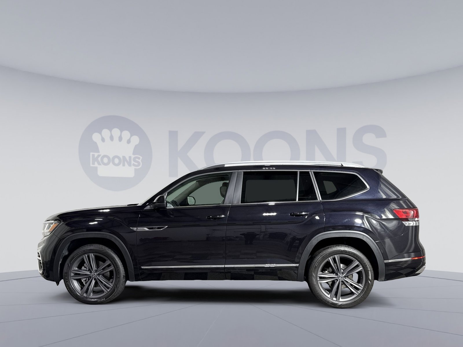Used 2022 Volkswagen Atlas SEL R-Line AWD/4WD image 2