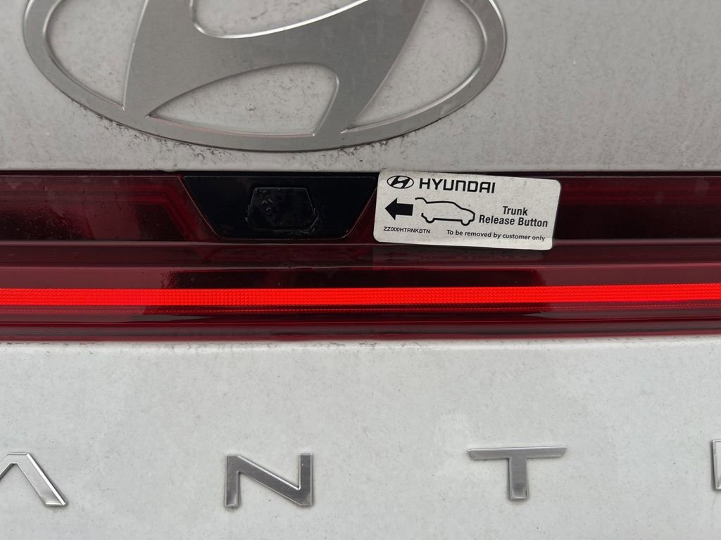 Used 2025 Hyundai Elantra SEL image 23