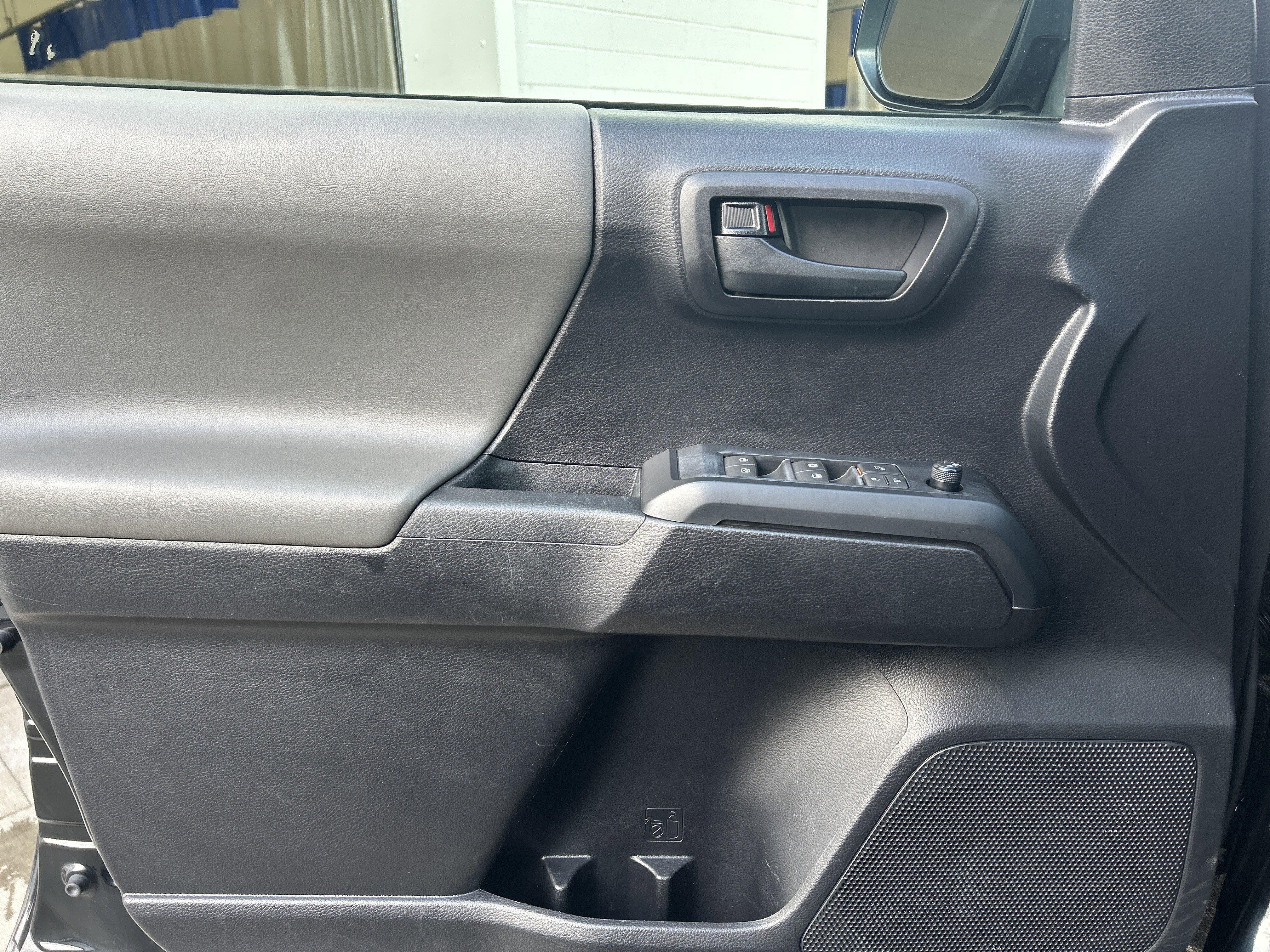 Used 2020 Toyota Tacoma SR image 22