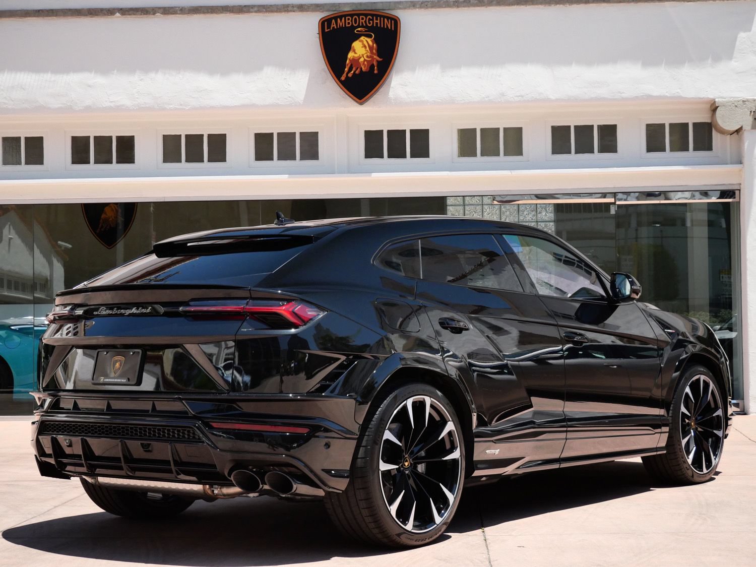 Used 2024 Lamborghini Urus S AWD/4WD image 3