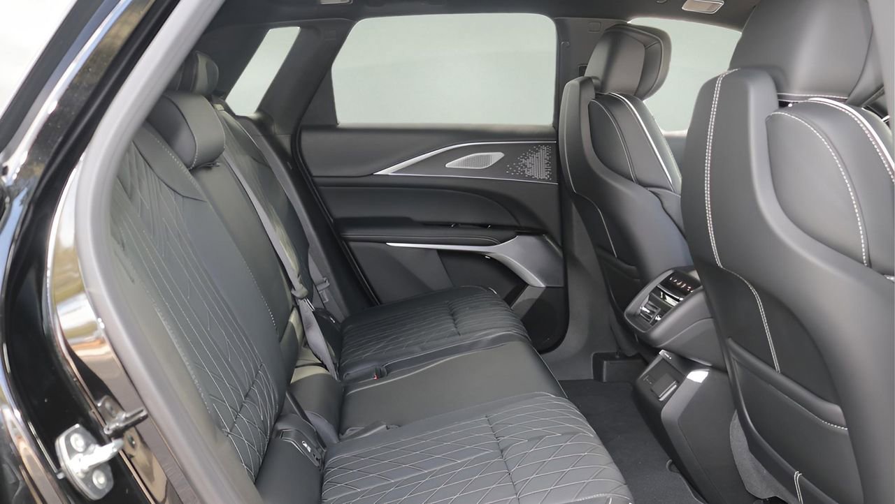 New 2026 Cadillac Lyriq V w/ Exterior Carbon Fiber Package image 17