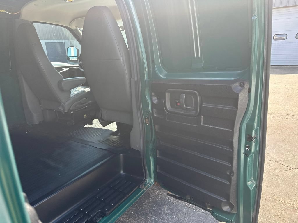 Used 2014 GMC Savana 1500 RWD image 16