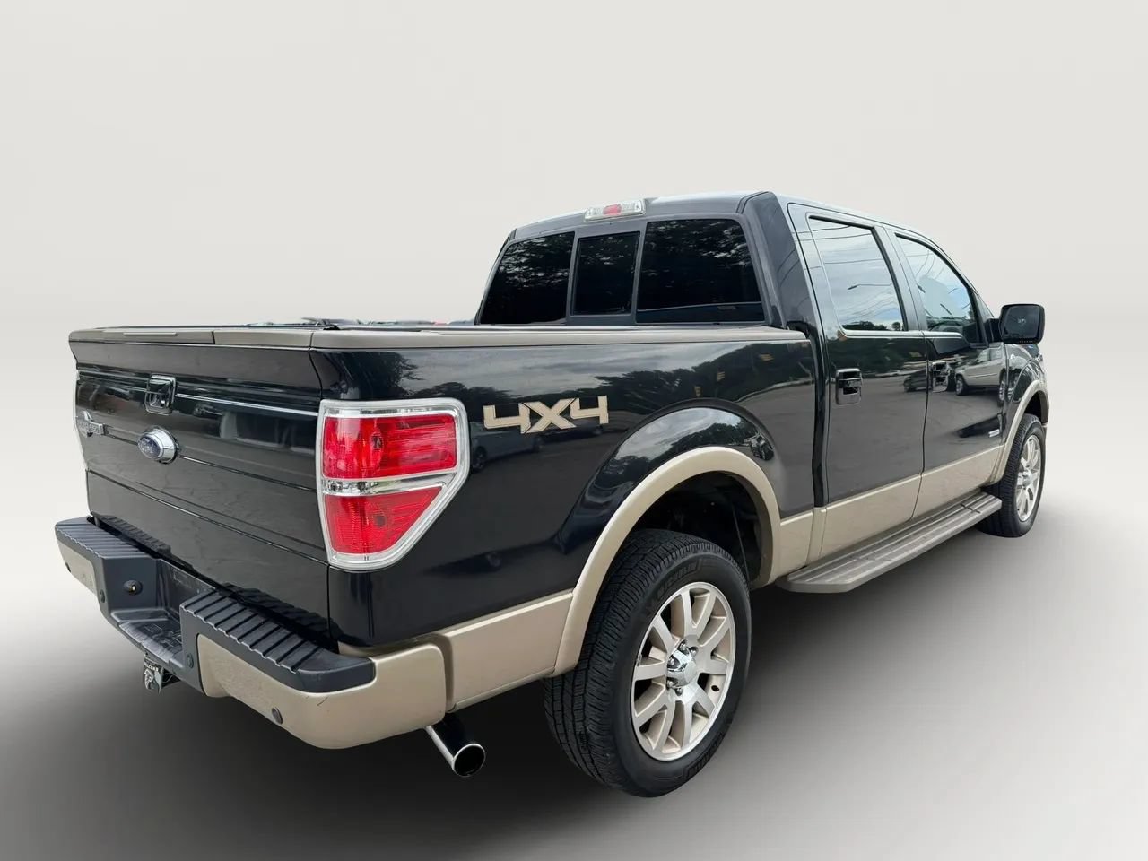Used 2014 Ford F150 King Ranch w/ King Ranch Luxury Package AWD/4WD image 3