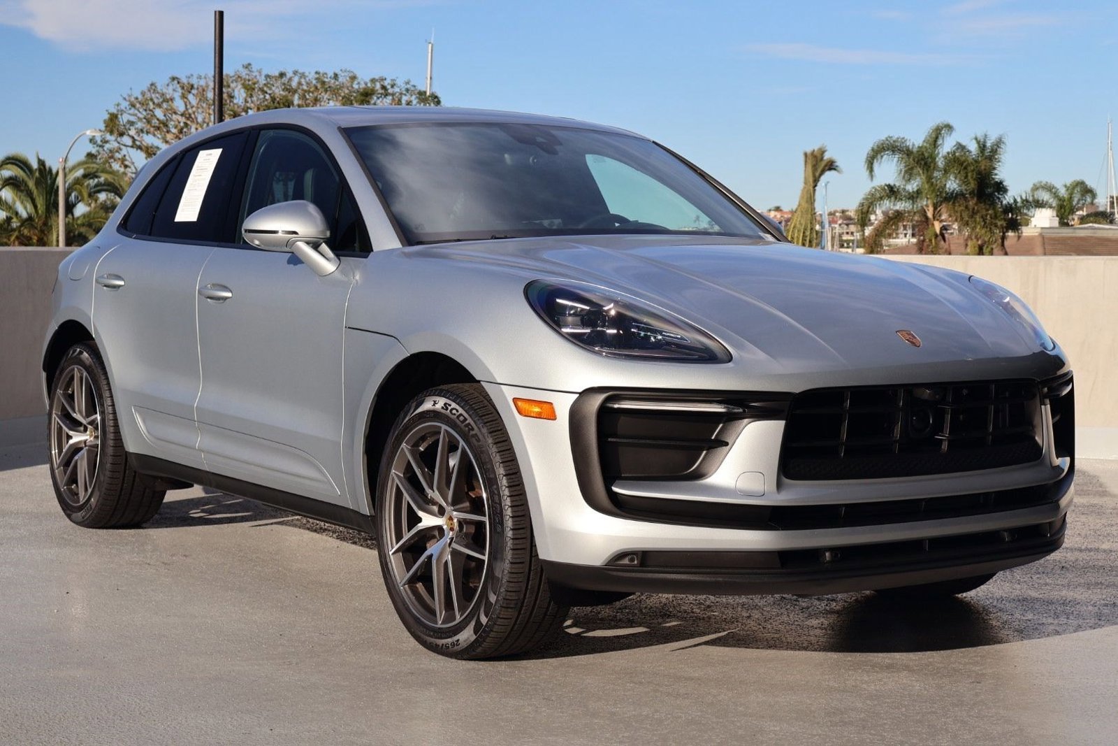 Certified 2025 Porsche Macan image 7