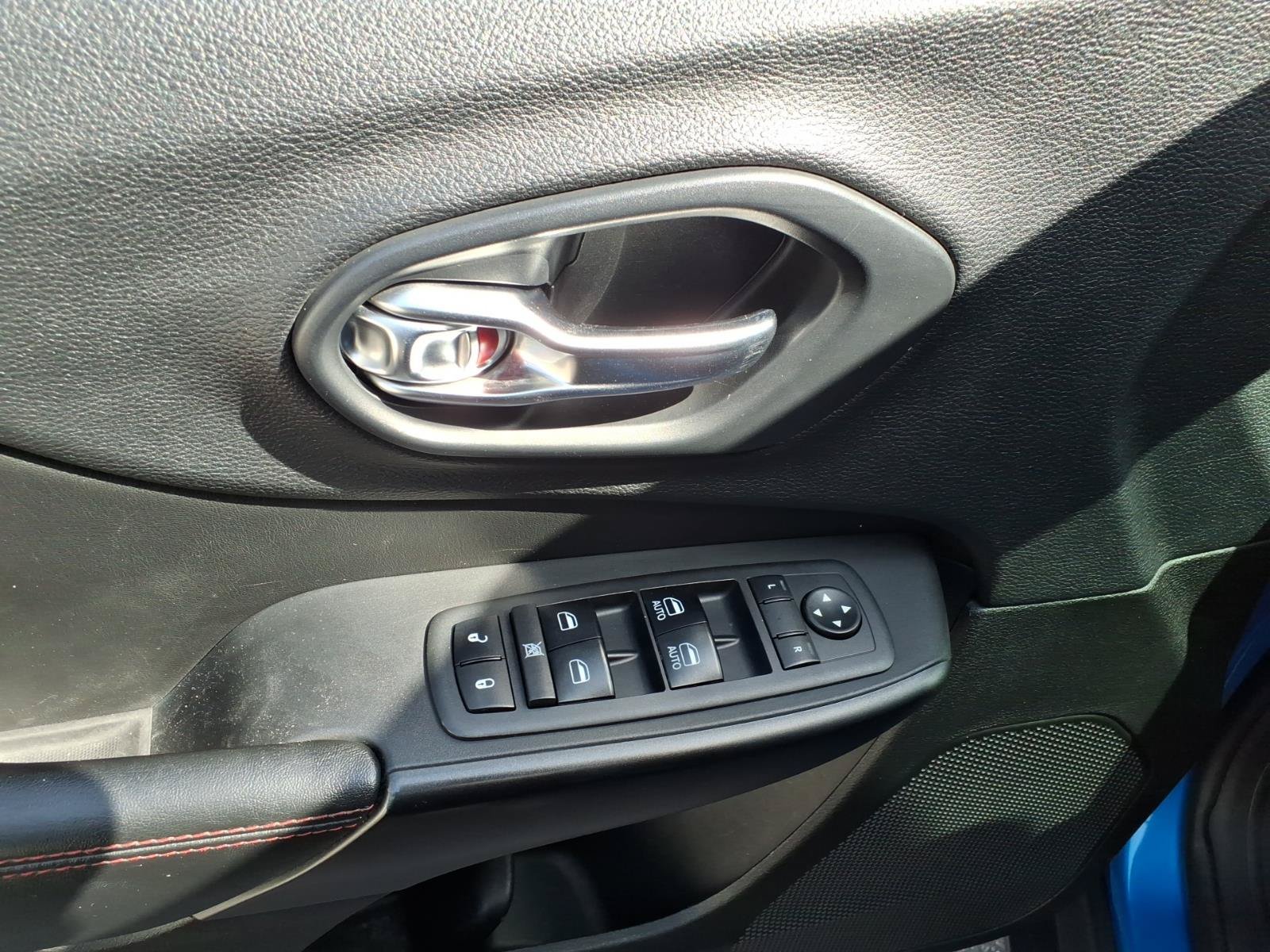 Used 2019 Jeep Cherokee Trailhawk w/ Cold Weather Group AWD/4WD image 14