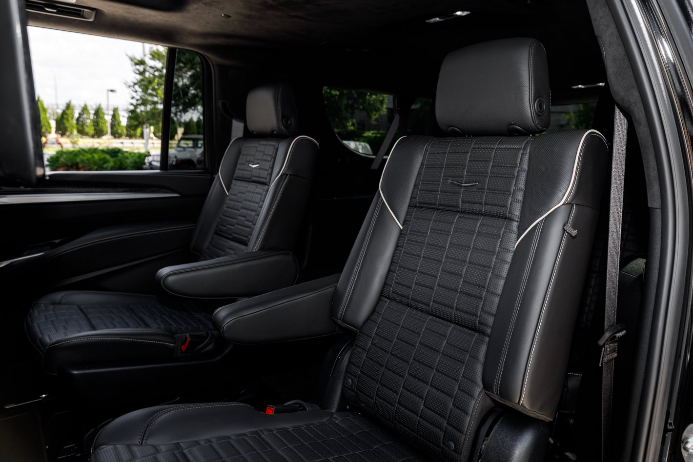 Used 2025 Cadillac Escalade ESV V image 29
