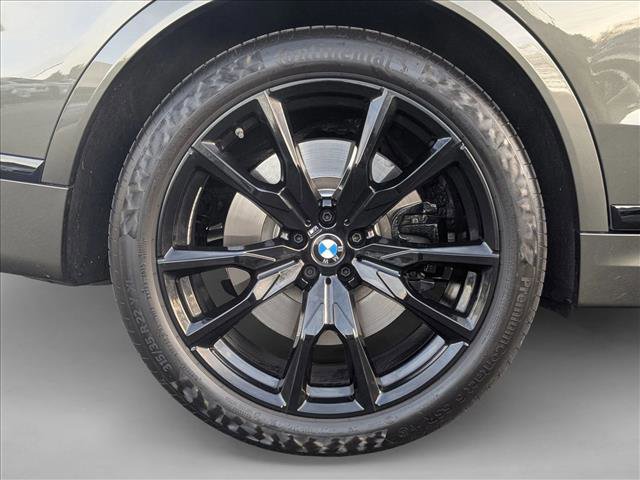 Used 2025 BMW X7 M60i image 26
