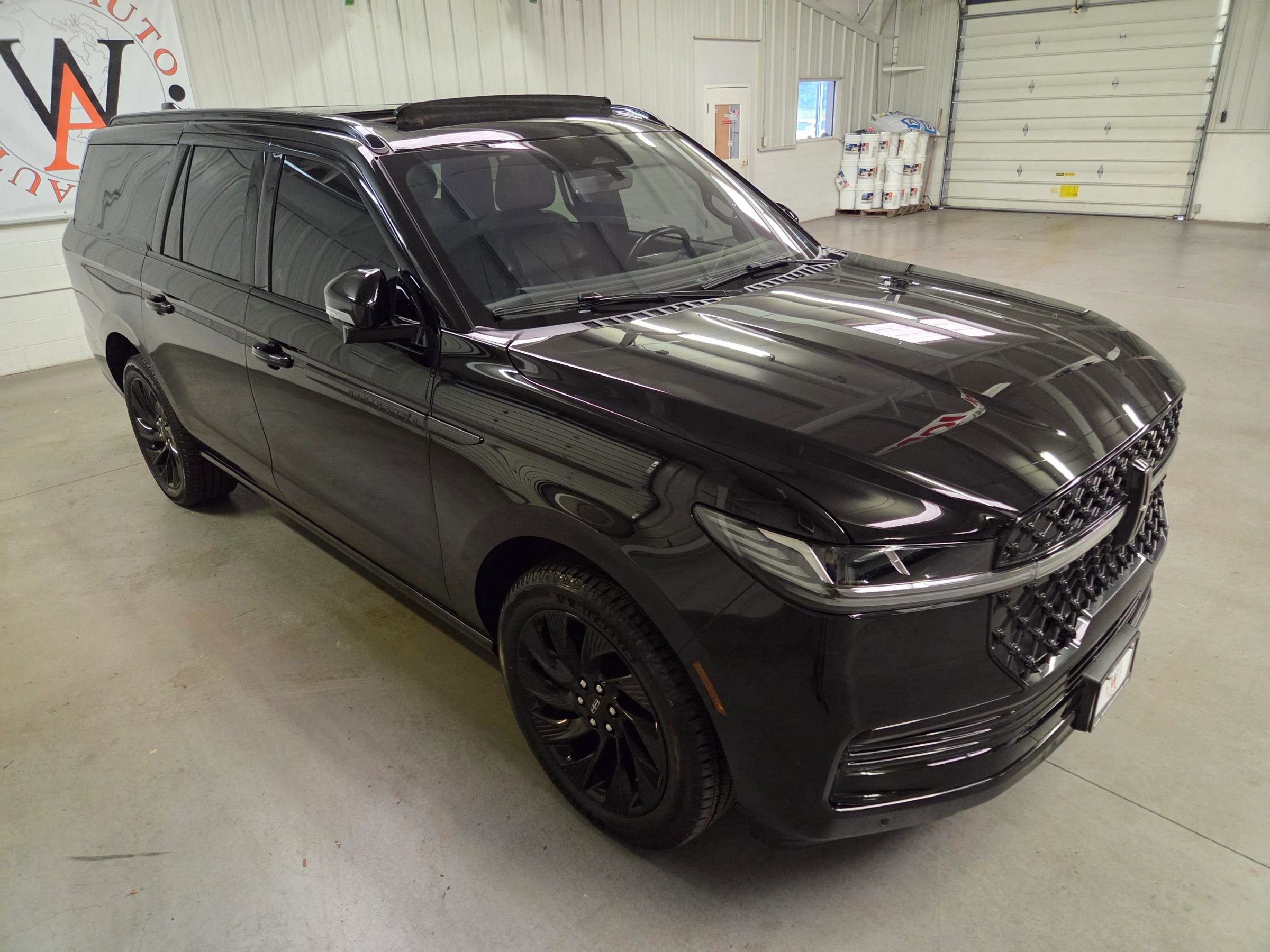 Used 2025 Lincoln Navigator L Reserve w/ Jet Appearance Package AWD/4WD image 11