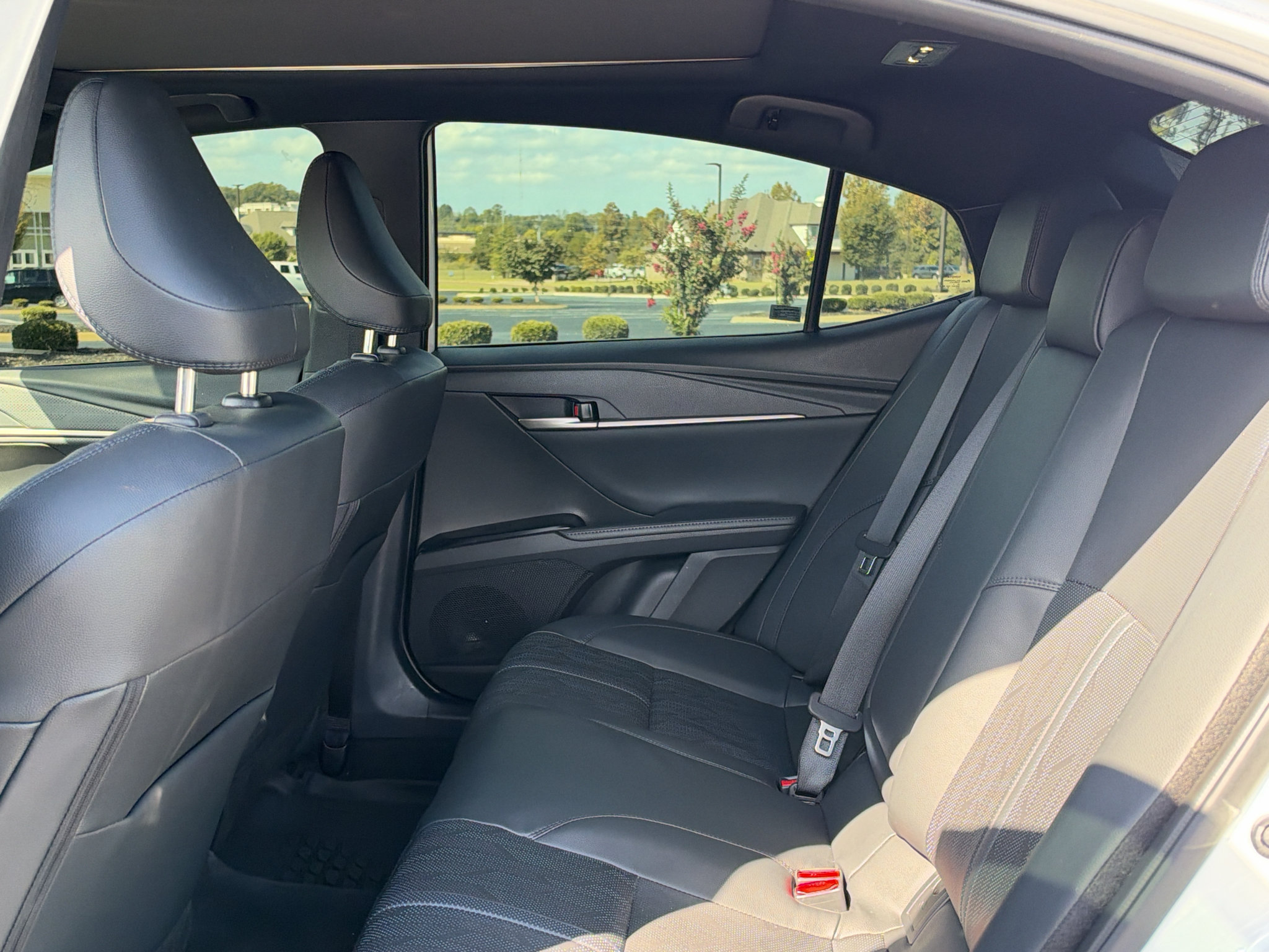 Used 2025 Toyota Camry XSE FWD image 13