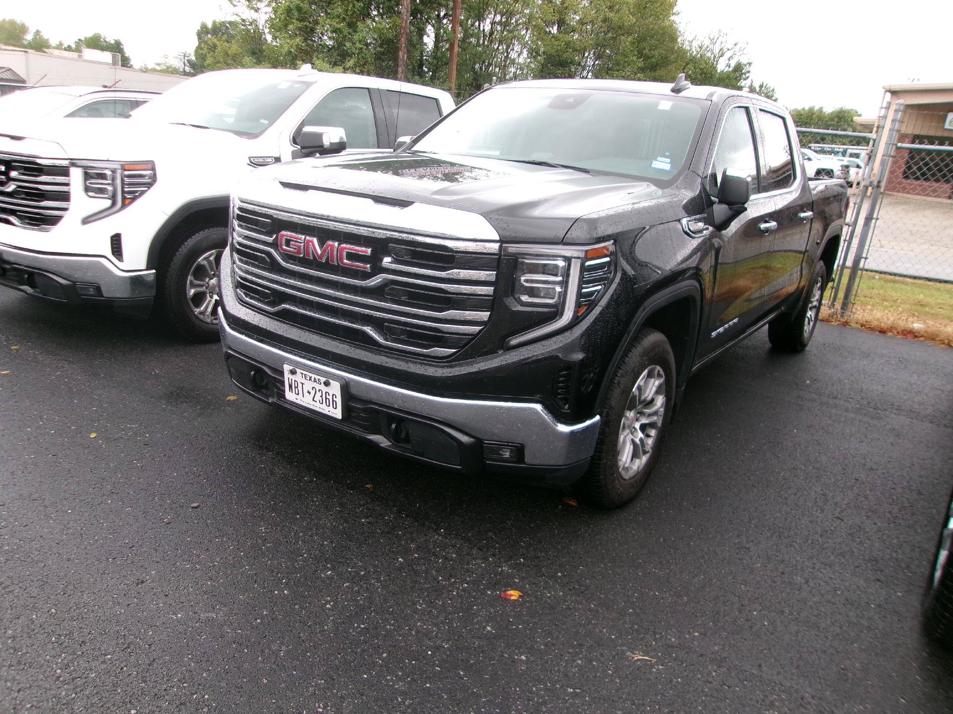 Used 2025 GMC Sierra 1500 SLT RWD image 4