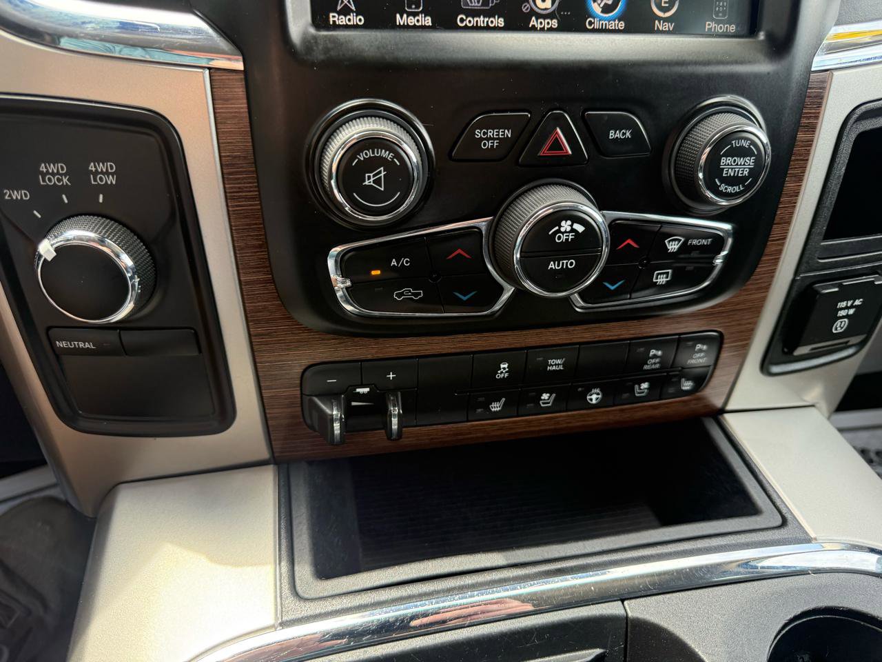 Used 2016 RAM 2500 Laramie w/ Sport Appearance Group AWD/4WD image 24
