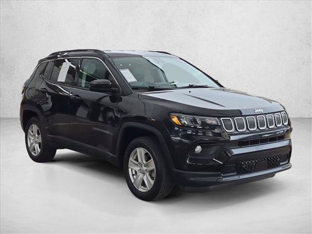 Used 2022 Jeep Compass Latitude w/ Convenience Group AWD/4WD image 3