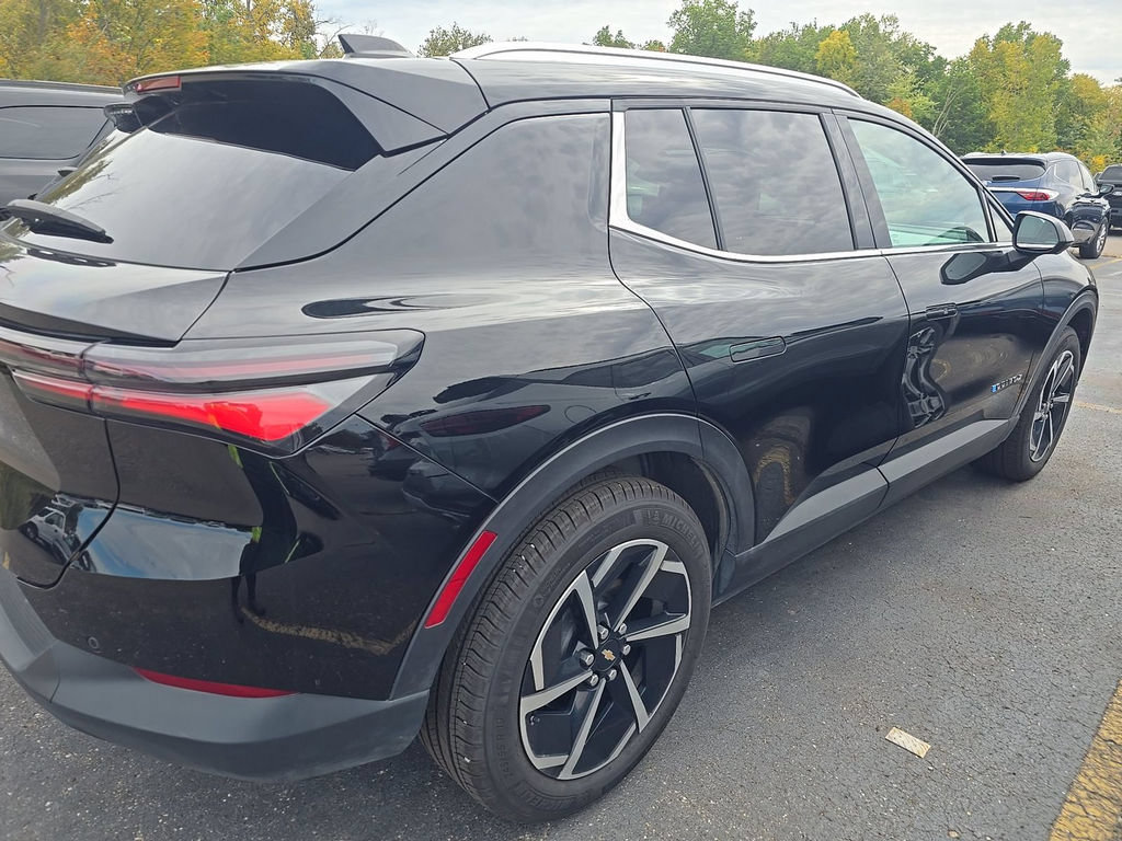Used 2026 Chevrolet Equinox EV LT FWD image 4