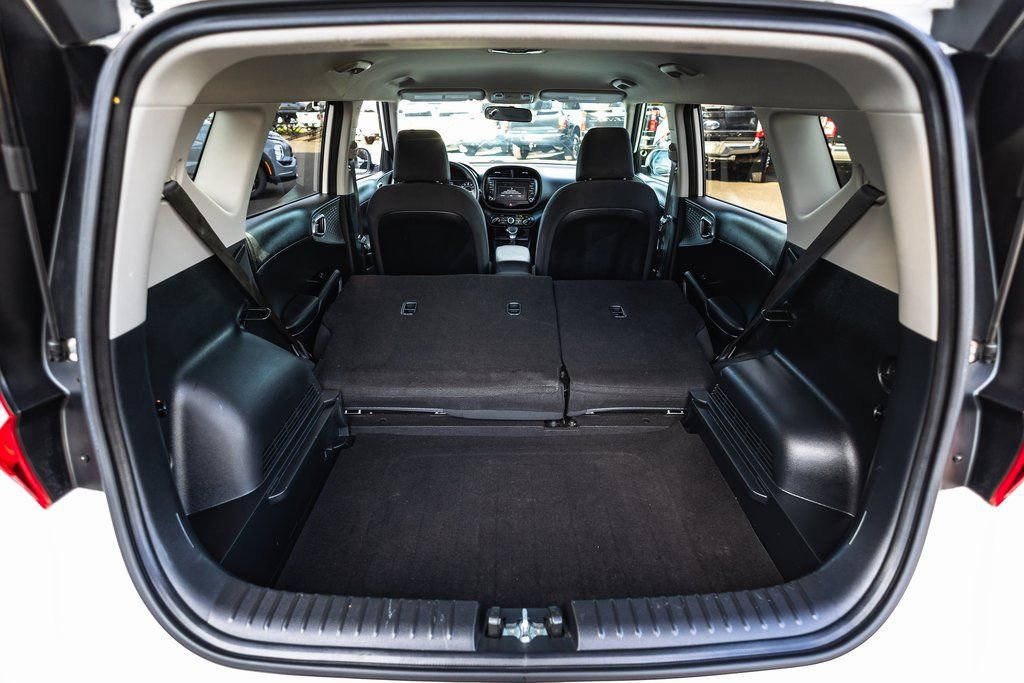 Used 2022 Kia Soul LX image 32