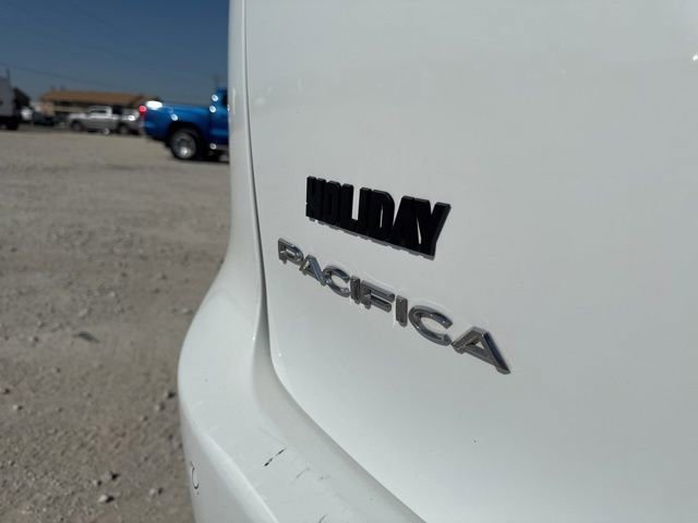 Used 2024 Chrysler Pacifica Touring-L image 9