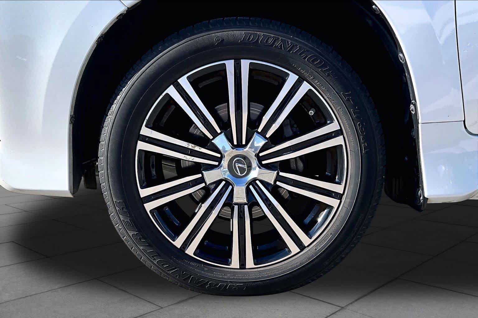 Used 2021 Lexus LX 570 4WD w/ Luxury Package image 9