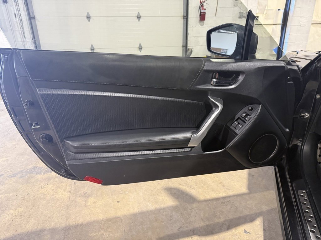 Used 2017 Toyota 86 image 19