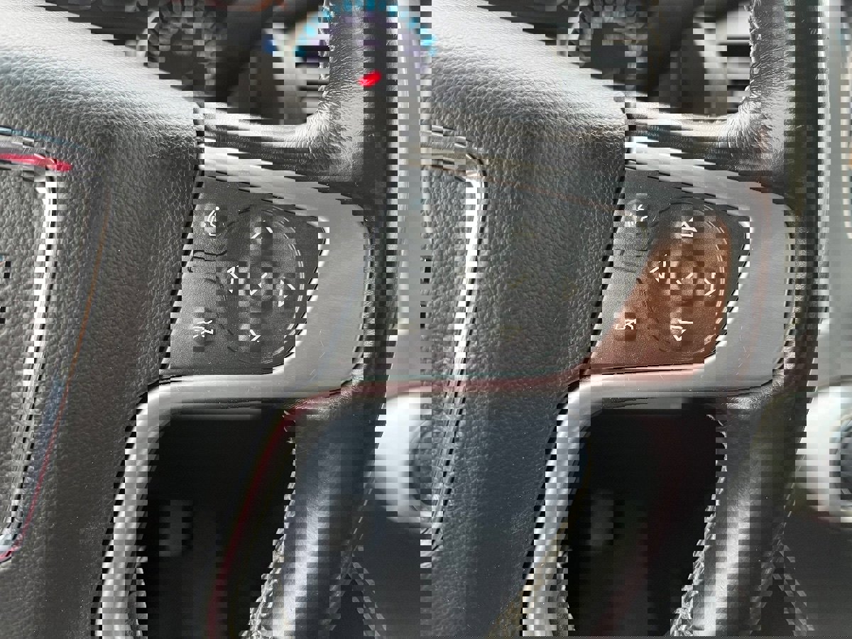 Used 2019 GMC Yukon XL SLE w/ SLE Value Package image 19