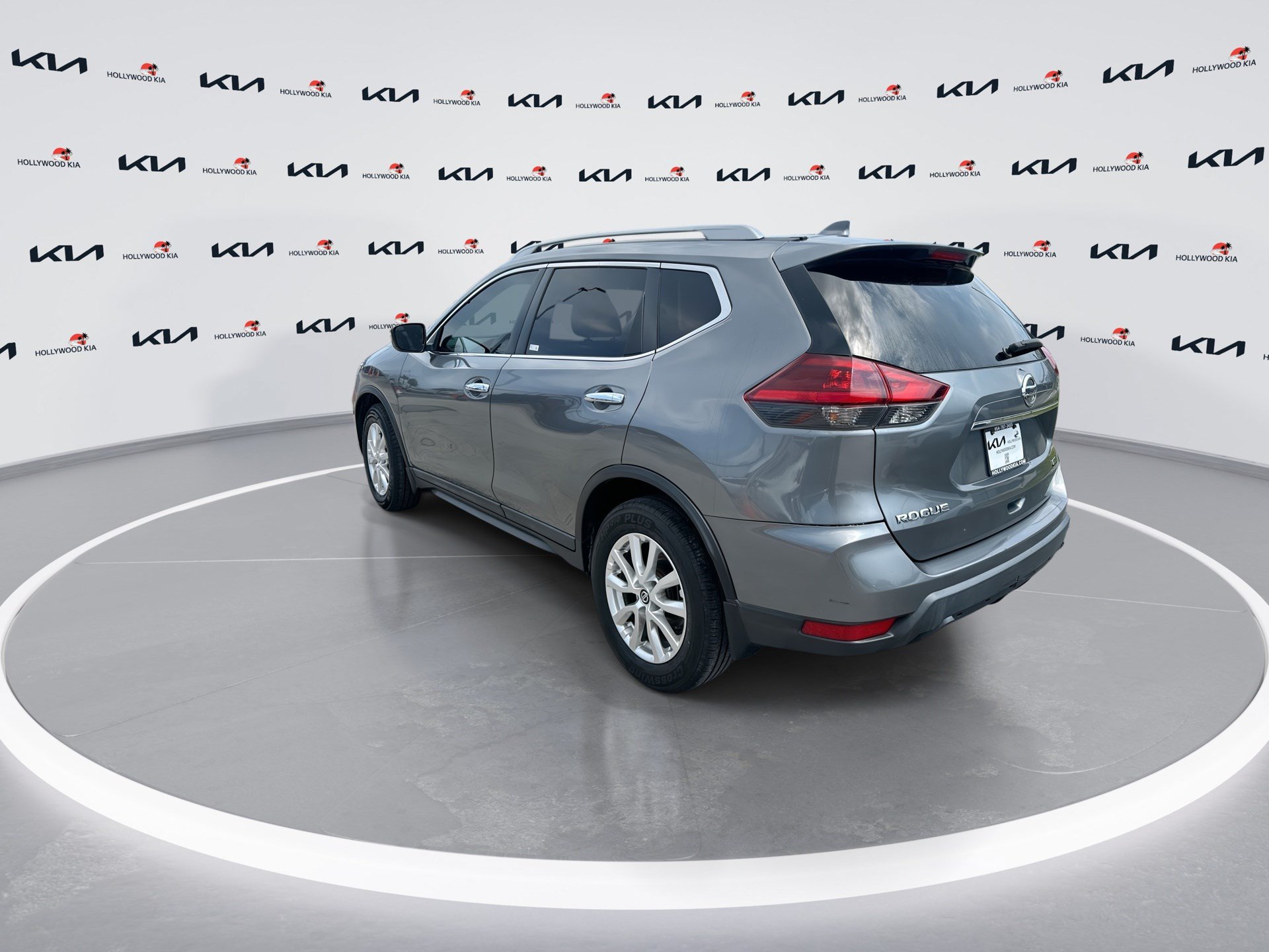 Used 2020 Nissan Rogue S w/ Special Edition Package FWD image 6