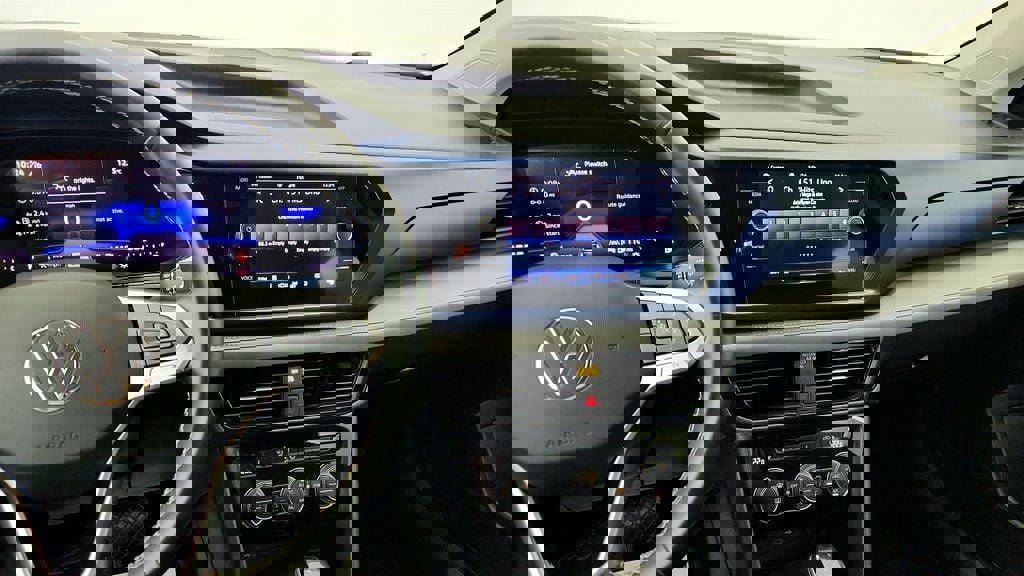 Used 2024 Volkswagen Taos SE AWD/4WD image 17