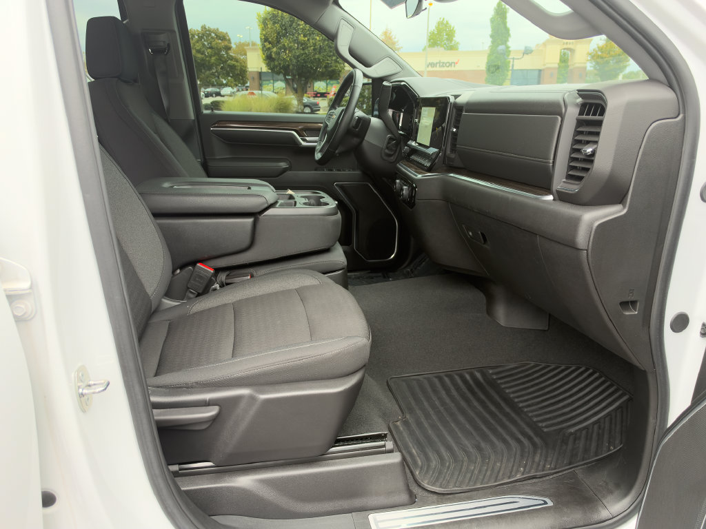 Used 2024 Chevrolet Silverado 1500 LT AWD/4WD image 11