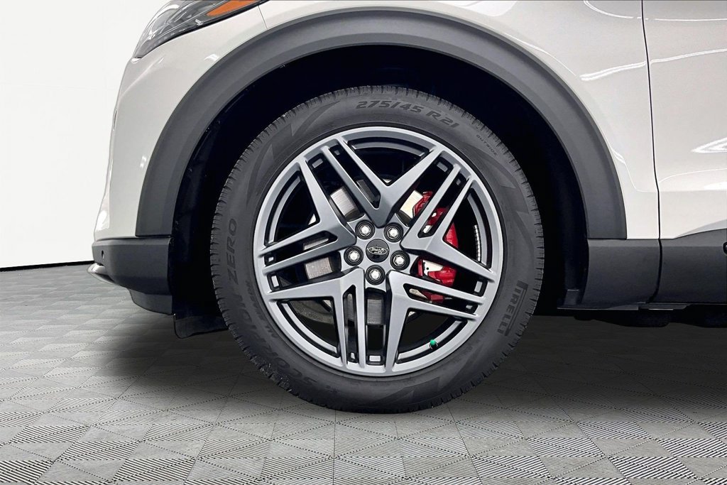 Certified 2025 Ford Explorer ST AWD/4WD image 9