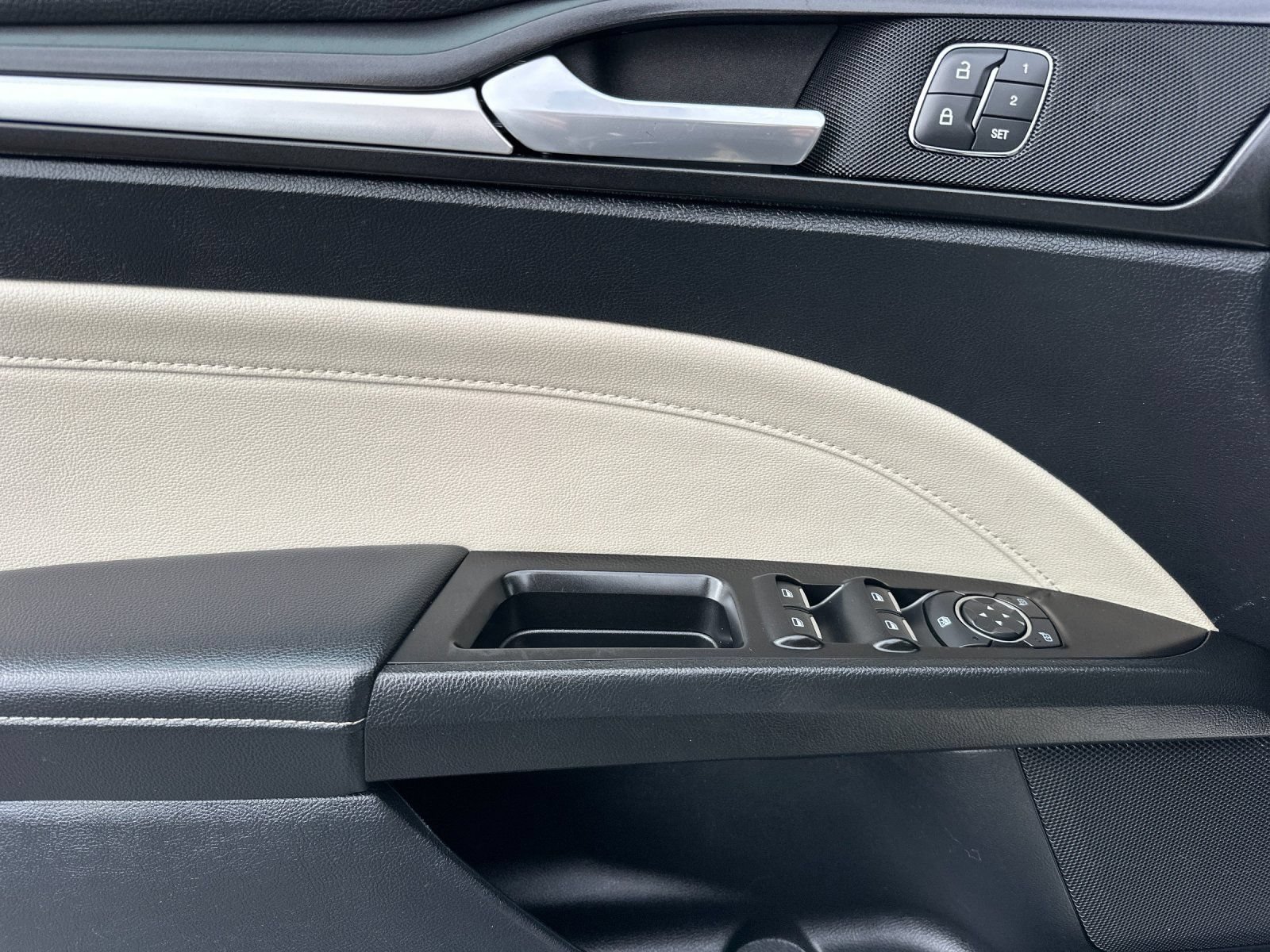 Used 2018 Ford Fusion Titanium AWD/4WD image 10