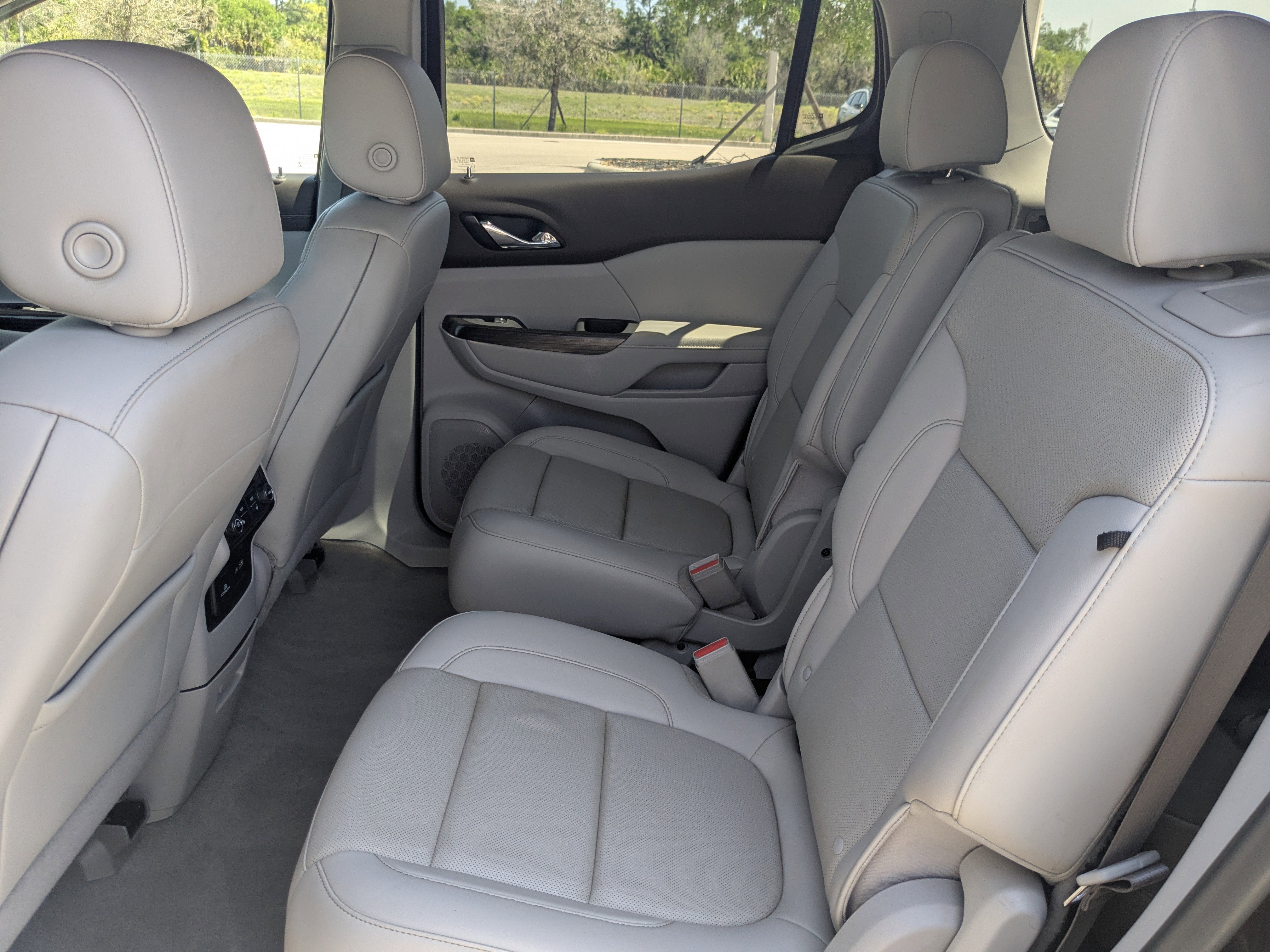 Used 2021 GMC Acadia SLT w/ Premium Package image 19