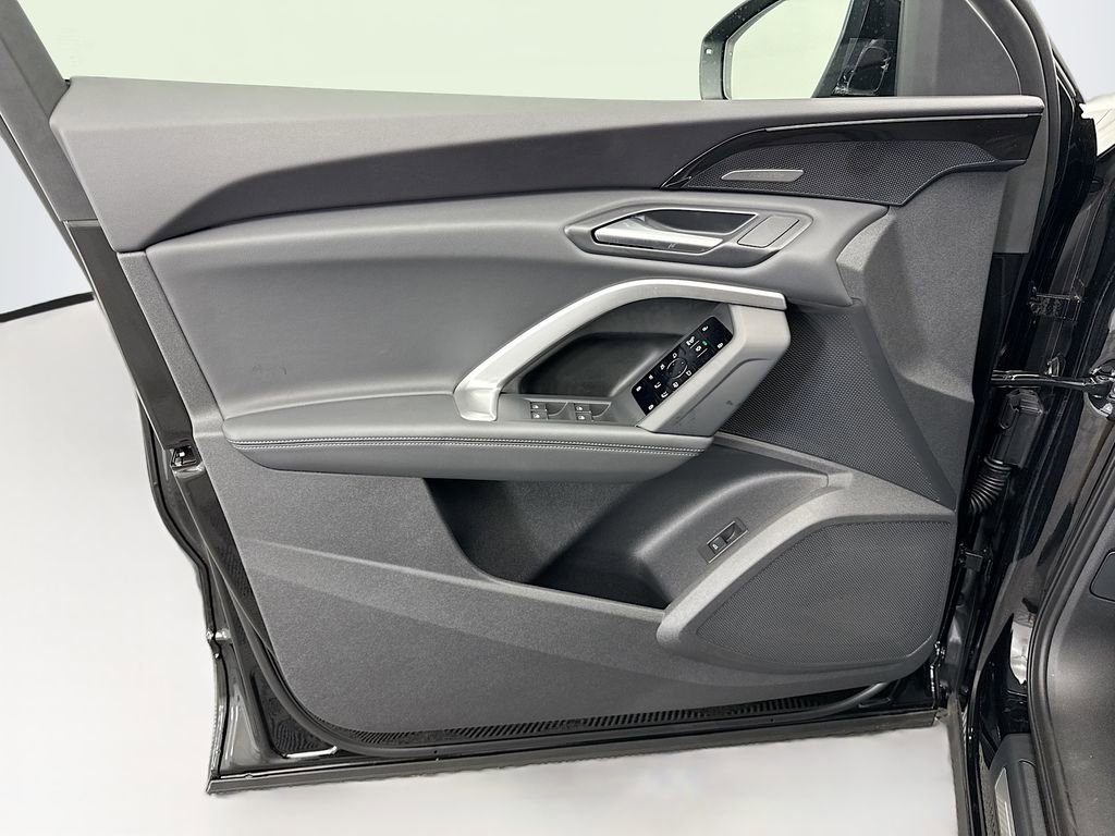 Used 2025 Audi Q5 Premium Plus w/ Premium Plus image 24