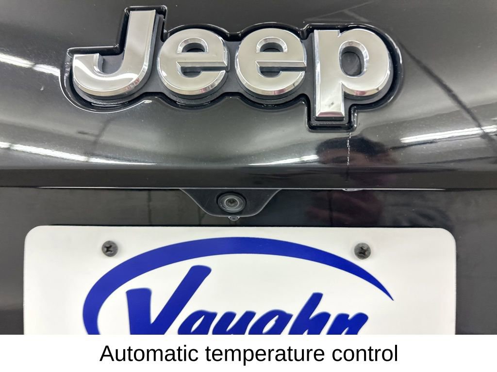 Used 2017 Jeep Grand Cherokee Laredo w/ Quick Order Package 23E image 17