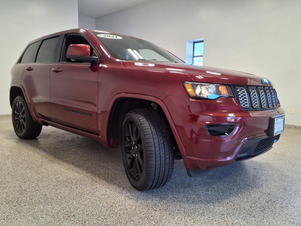 Used 2021 Jeep Grand Cherokee Laredo X image 4
