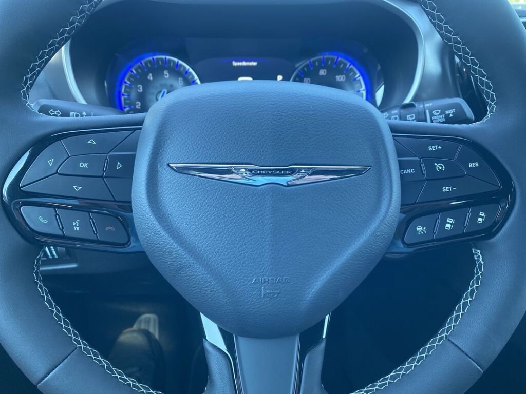 New 2026 Chrysler Pacifica Select w/ S Appearance Package image 15
