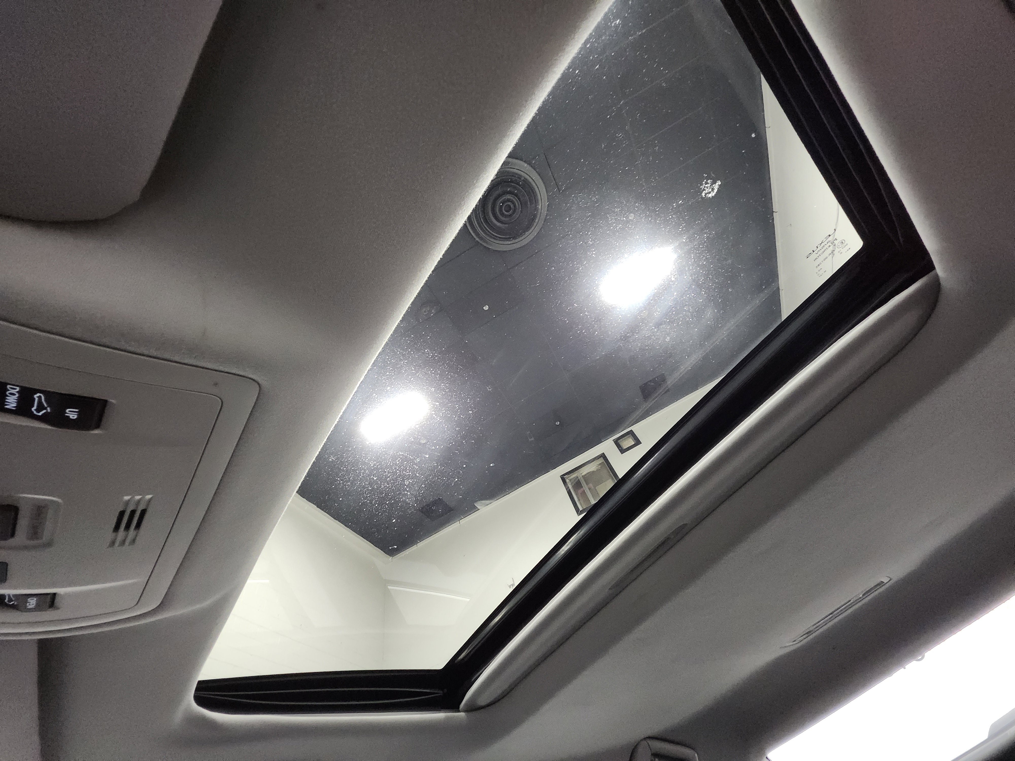 Used 2016 Lexus ES 350 w/ Premium Package w/Wood Trim image 2