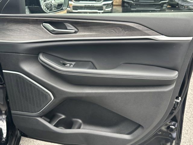 New 2026 Jeep Grand Cherokee Limited image 14