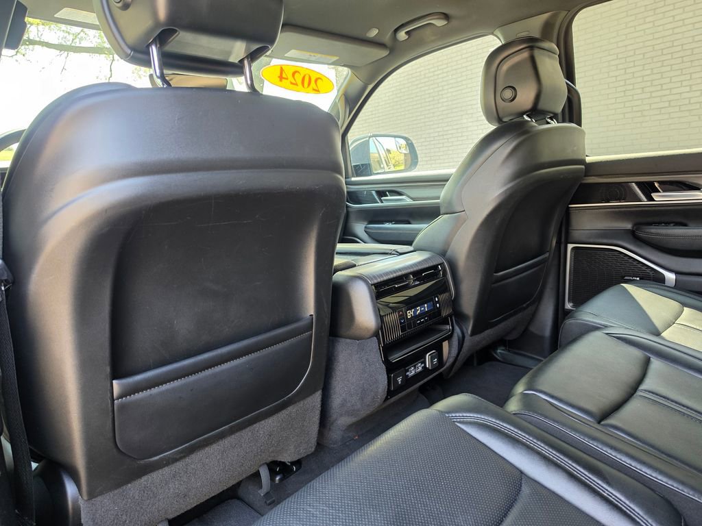 Used 2024 Jeep Wagoneer L Series II image 36