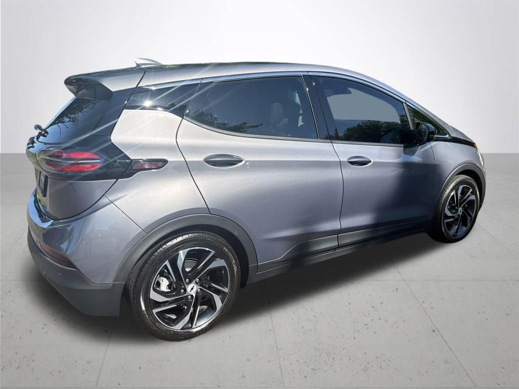 Used 2023 Chevrolet Bolt LT w/ Infotainment Package FWD image 6