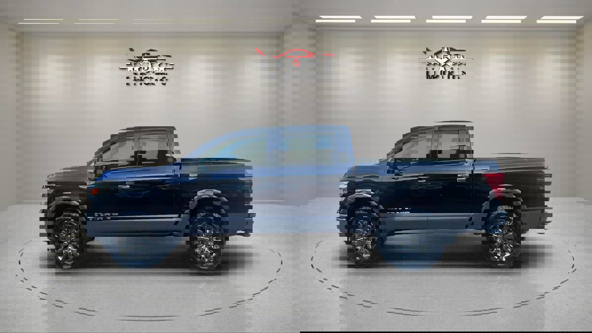 Used 2018 Nissan Titan Platinum Reserve image 2
